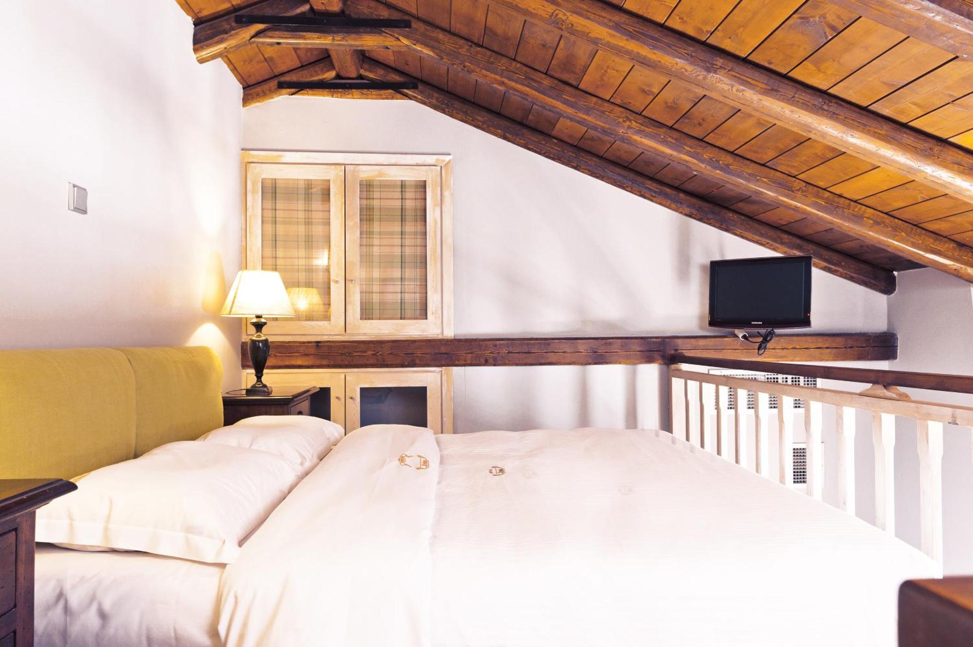 Kyrimai Hotel Yerolimin